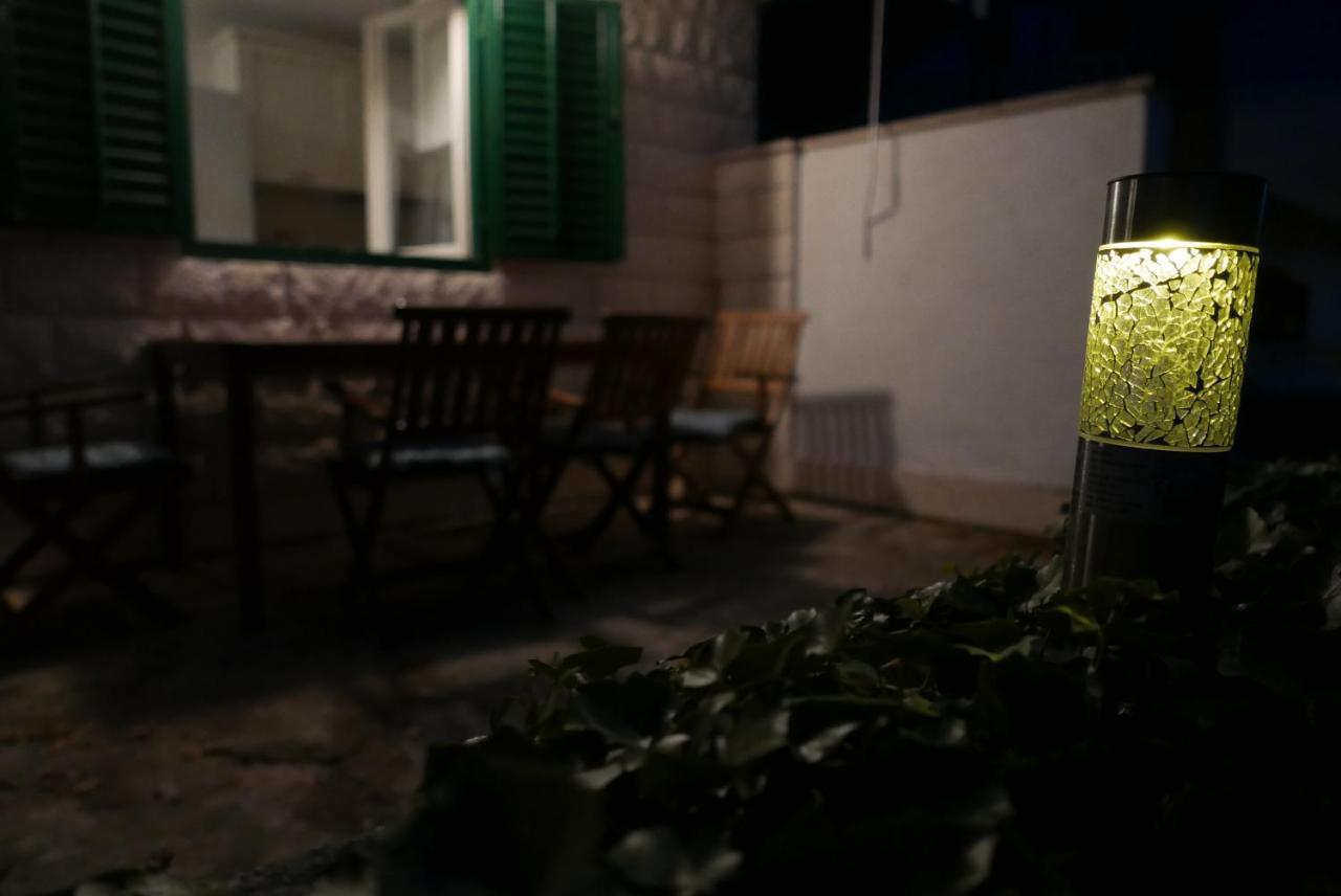 Vacation House "Pave" Povlja  Kültér fotó
